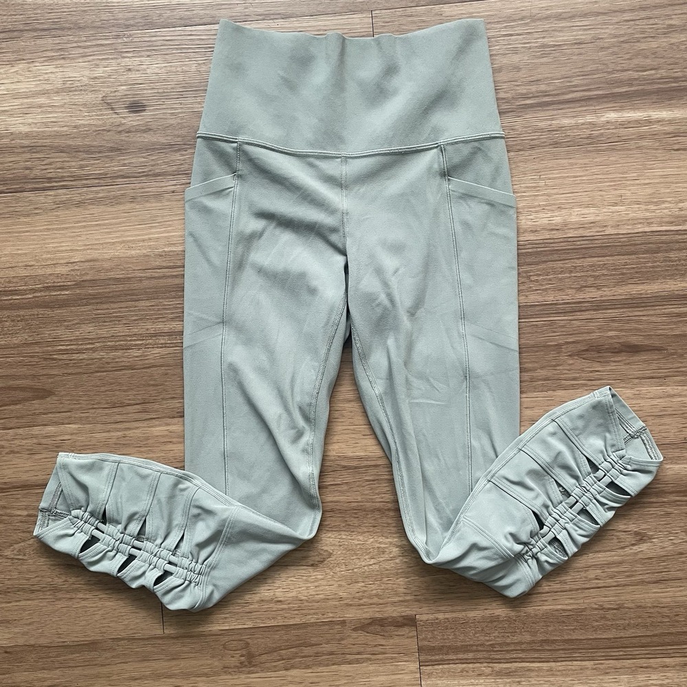 Athleta Salutation Stash Pocket II 7/8 Tight Women's Size XS Sage Green Legging